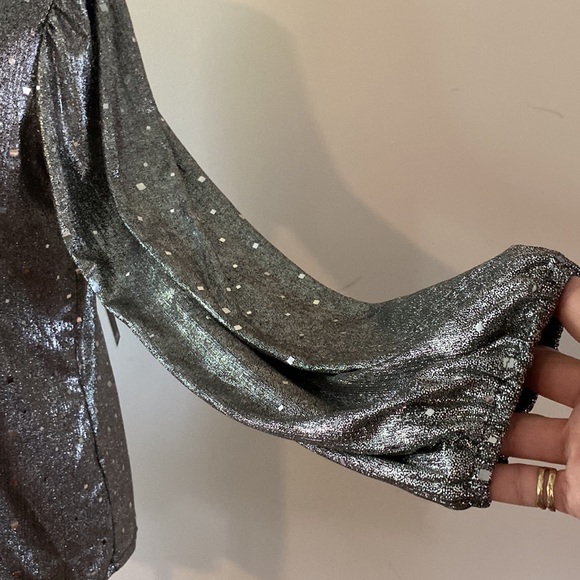 CURE brand women’s gray silver sparkle keyhole front blouse top l/s size M - Picture 6 of 12